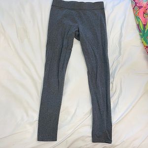 AERIE: “Chill, Play, Move” leggings